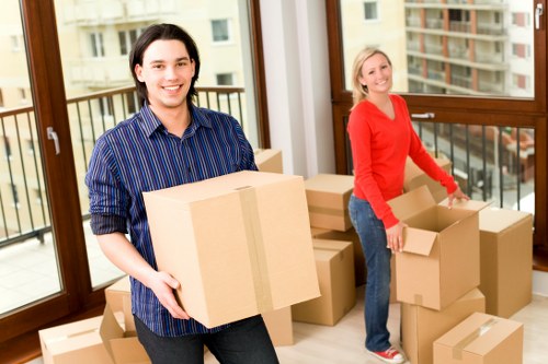 Local moving team handling boxes and furniture in Togermany